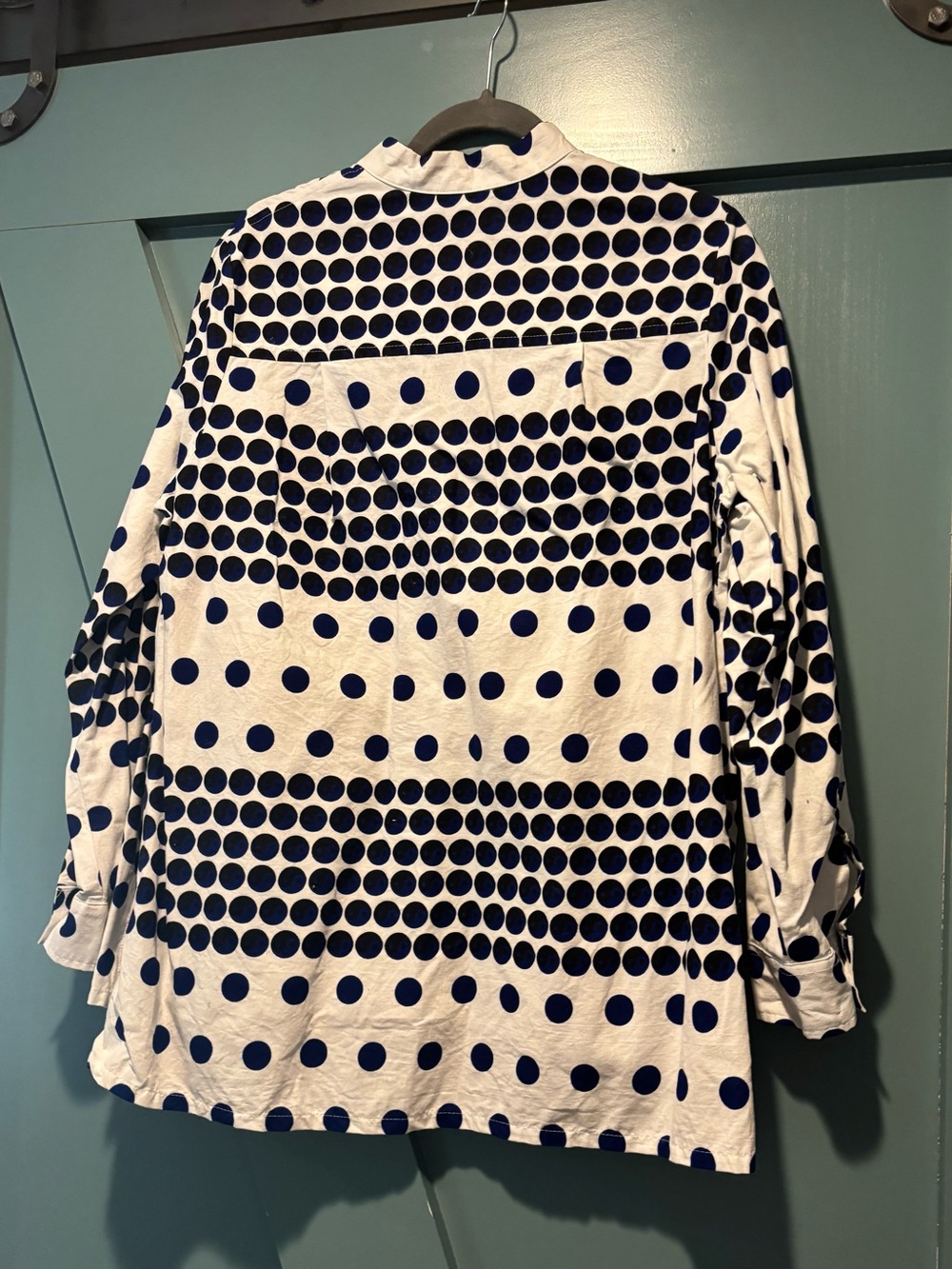 Zuri White Button-Up Shirt with Navy & Black Polka Dot pattern - Picture 3 of 4